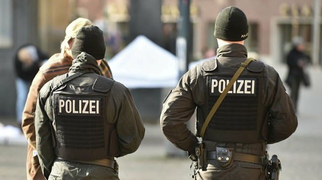 Almanya’da 29 Polis Açığa Alındı