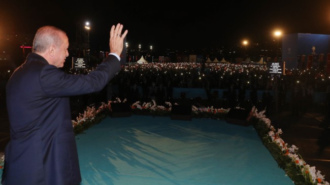 Cumhurbaşkanı Erdoğan’dan Partililere :Gönüllerimiz Bir Olsun Fiziki Mesafeler Önemsiz